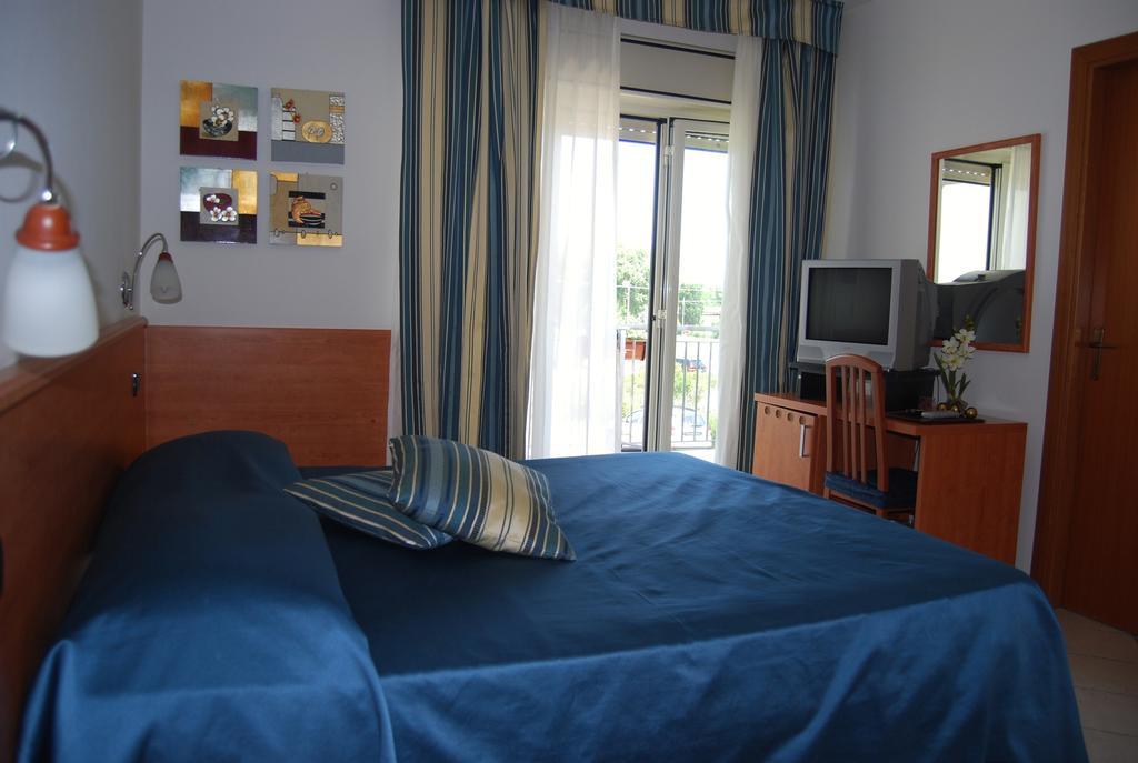 Telma Hotel Terracina Buitenkant foto